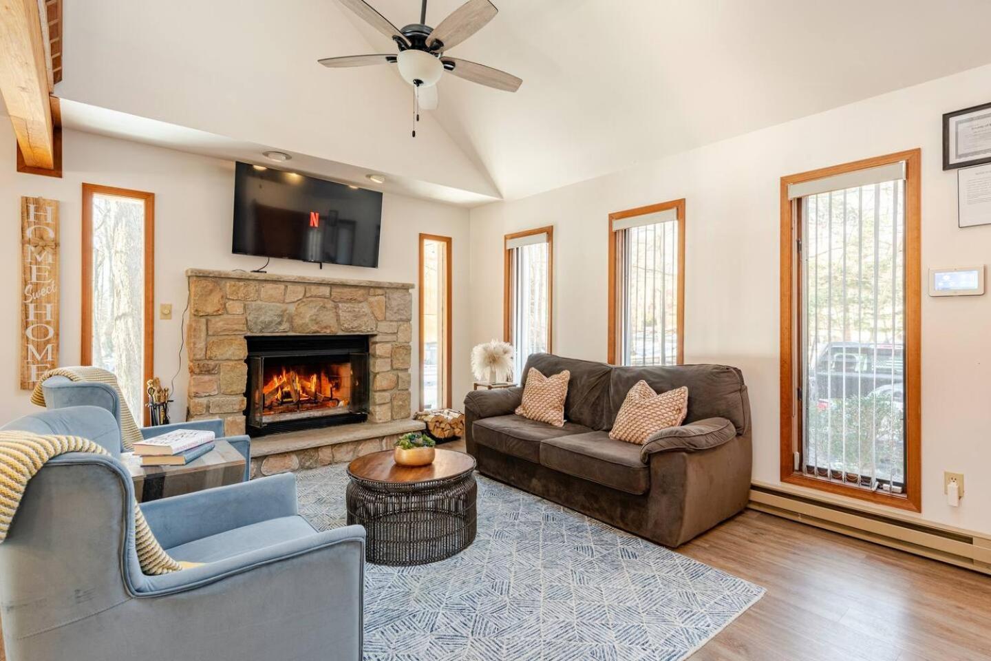 Сasa de vacaciones Cozy At Poconos With Hot Tub And Fire Pit *