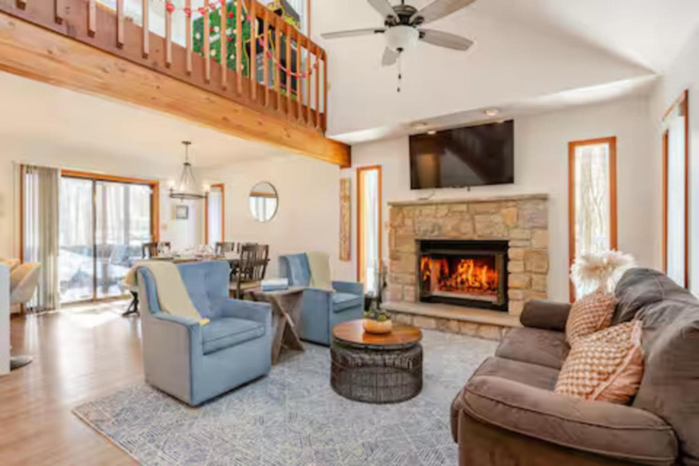 Сasa de vacaciones Cozy At Poconos With Hot Tub And Fire Pit *